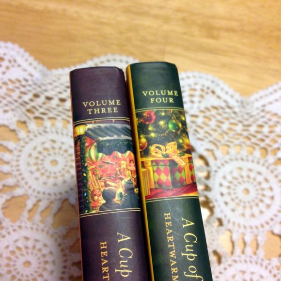 Bundle of two heartwarming Christmas story books - Picture 5 of 7